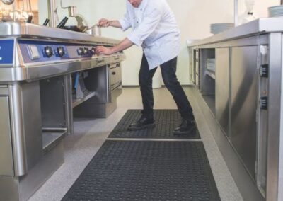 Tappeti in gomma per bar e cucine professionali – Kleen Thru Plus